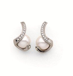 Boucles d'oreille or perles diamants